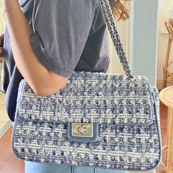 Karl Lagerfeld NWT Blue White Tweed Twist Lock Shoulder Bag - Picture 2 of 6